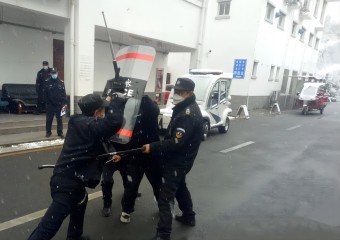 �m��ѩ����һ����(l��i)��(ch��ng)���ַ����ݾ����(d��ng)ůů���ɣ�